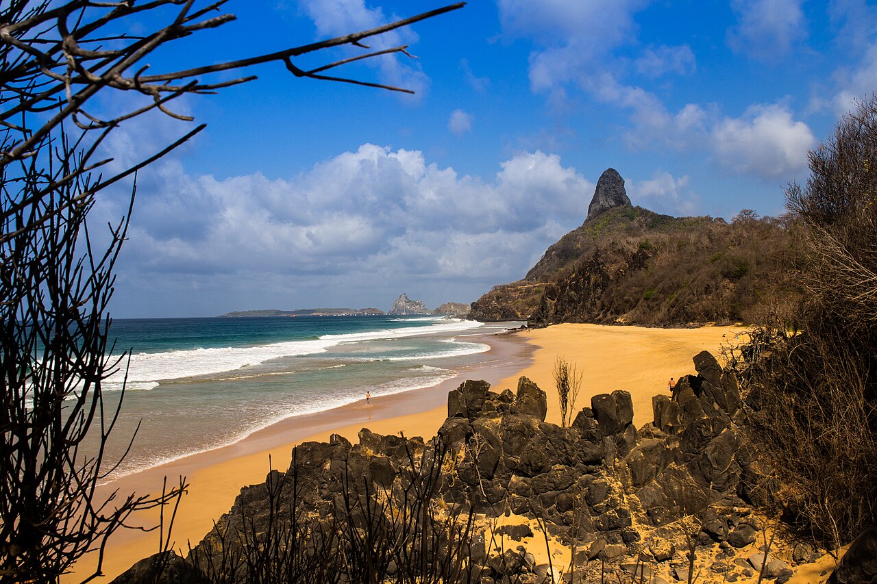 Praia da Cacimba do Padre em Fernando de Noronha